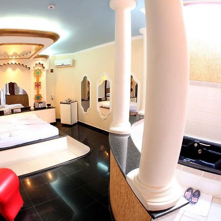 Hotel & Motel Le Baron (Adults Only) Porto Ferreira Room photo