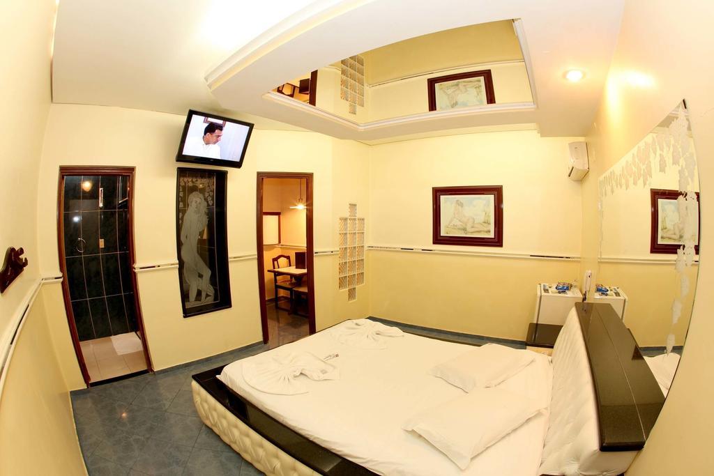 Hotel & Motel Le Baron (Adults Only) Porto Ferreira Room photo